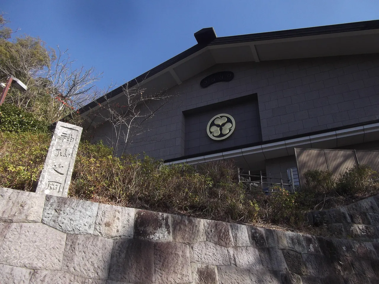 Kunozan Toshogu above Suruga Bay