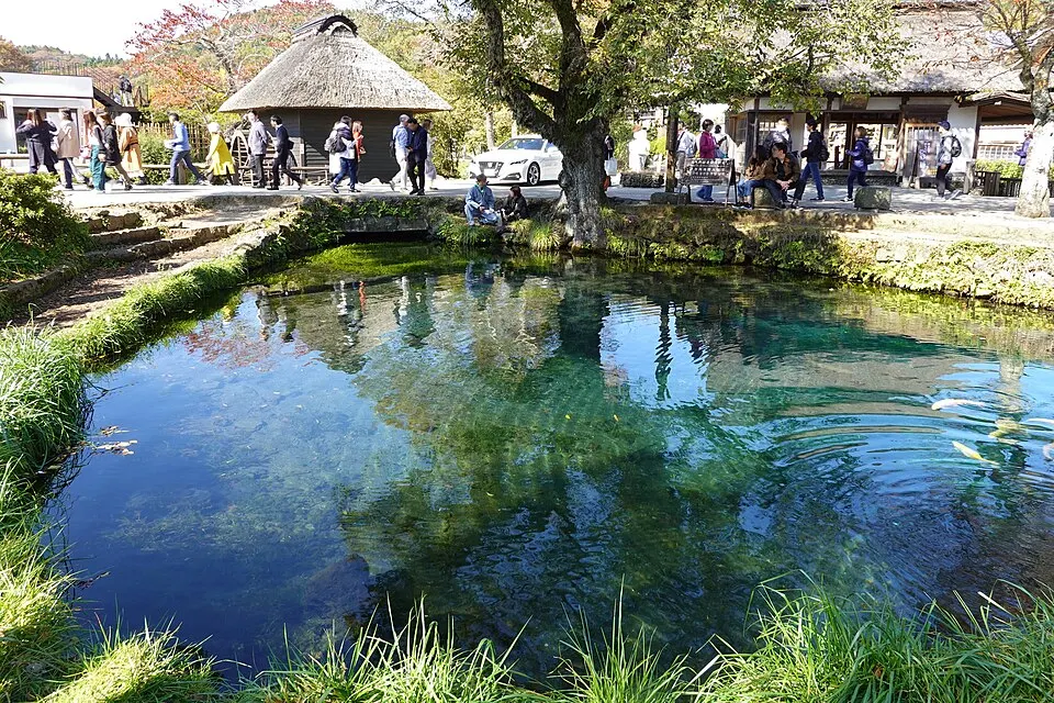 231028 Waku-ike Oshino Hakkai springs Oshino Yamanashi pref Japan01s3.jpg