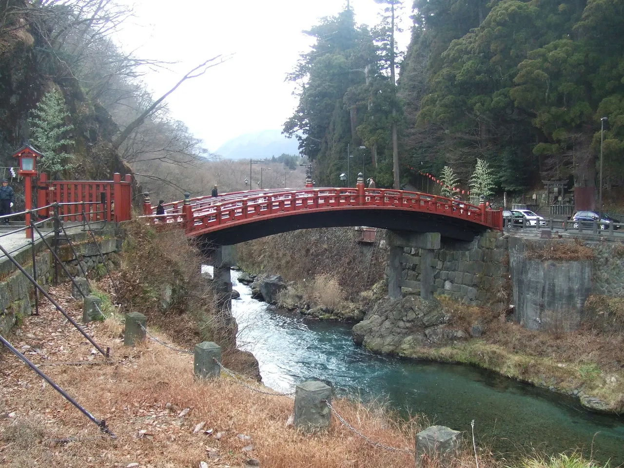 Late October–mid November · Red bridge and autumn leaves · Shinkyo Bridge